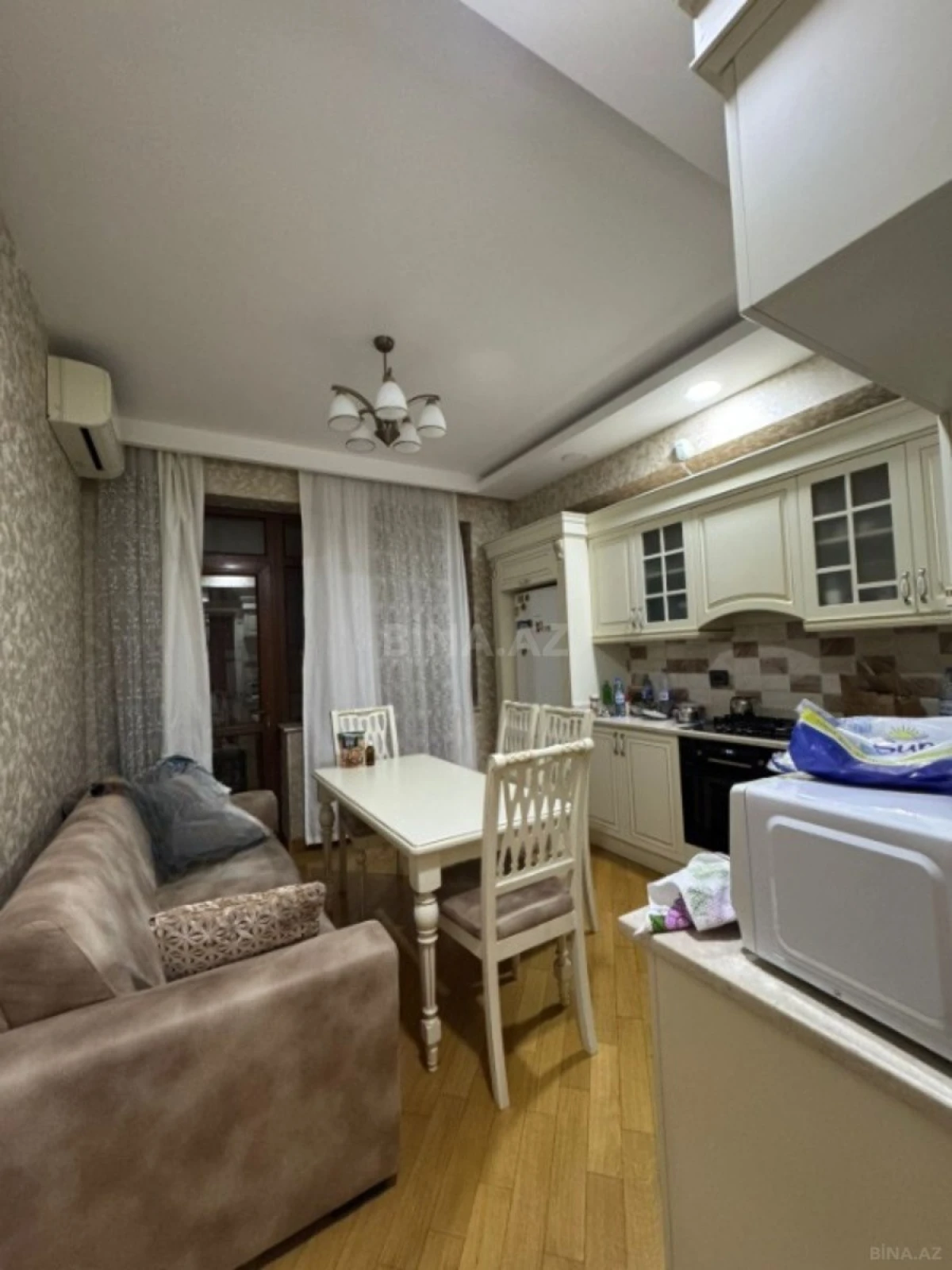 Satılır 2 otaqlı mənzil 93 m²