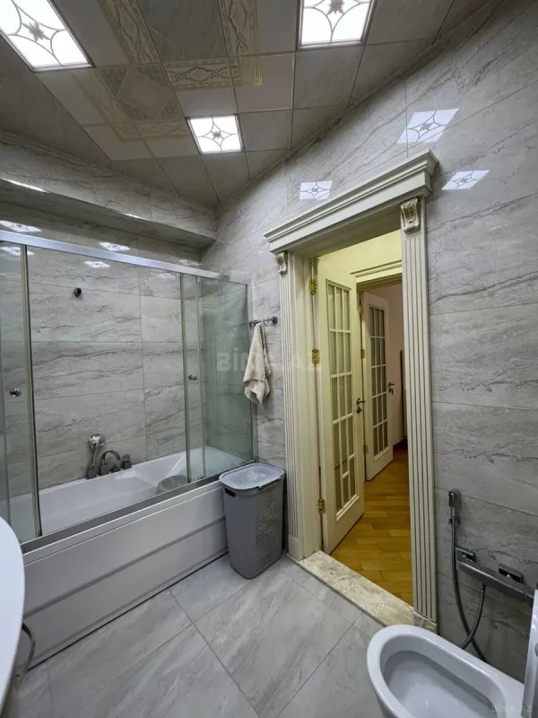 Satılır 2 otaqlı mənzil 93 m²