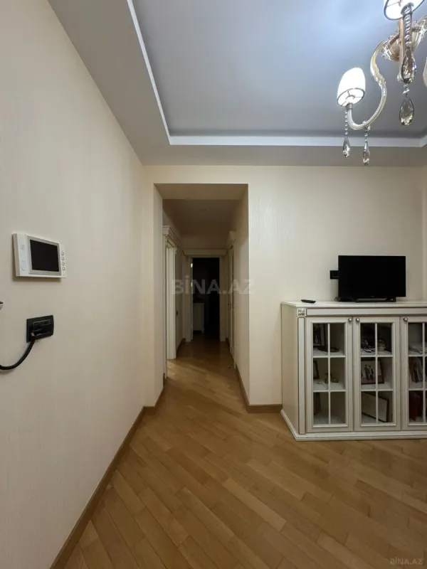Satılır 2 otaqlı mənzil 93 m²