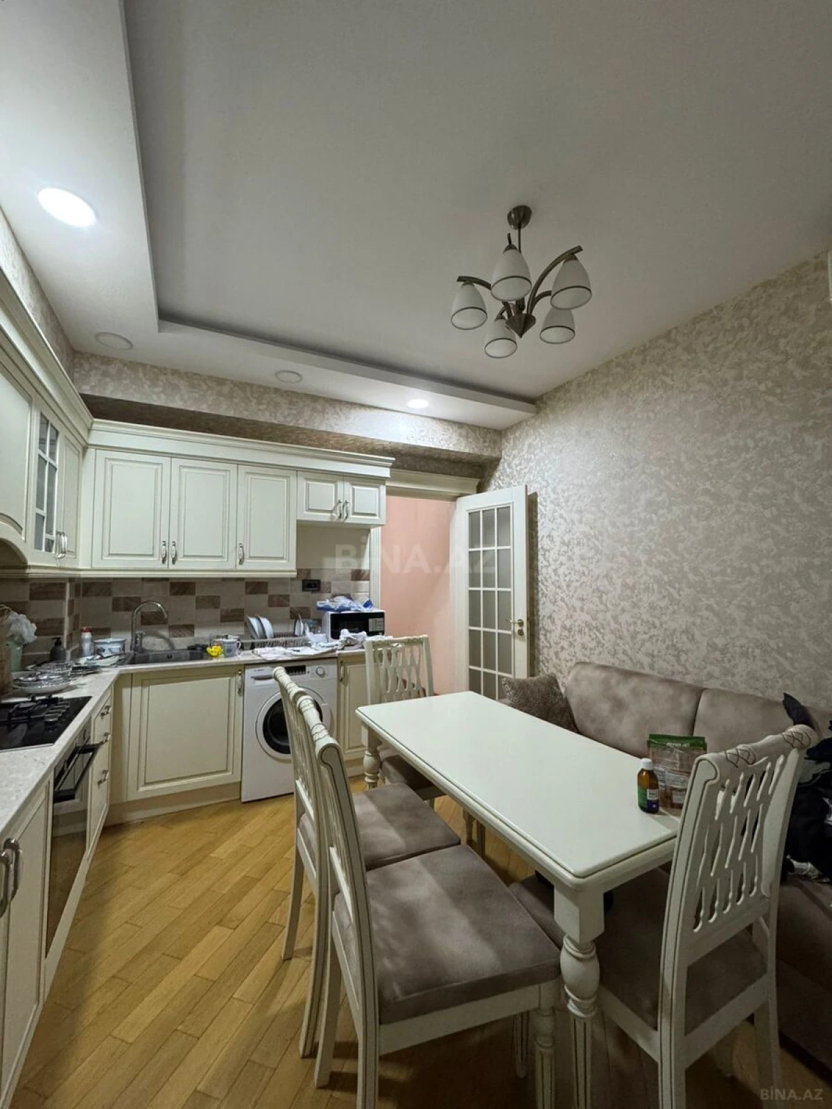 Satılır 2 otaqlı mənzil 93 m²