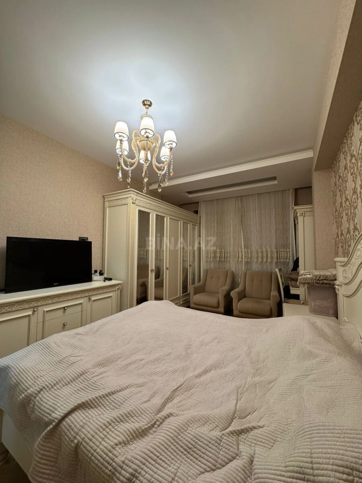 Satılır 2 otaqlı mənzil 93 m²