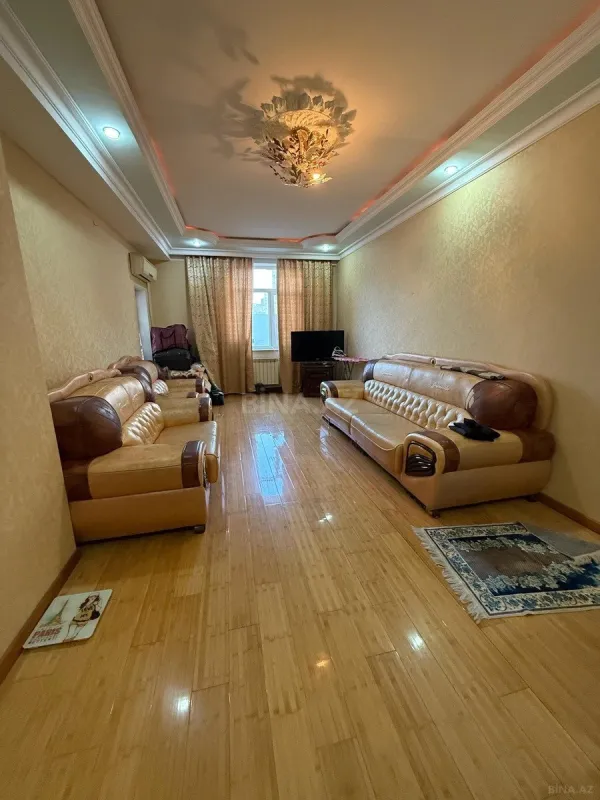 Satılır 3 otaqlı mənzil 126 m²