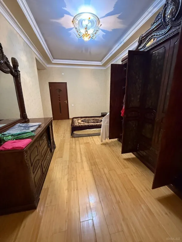 Satılır 3 otaqlı mənzil 126 m²