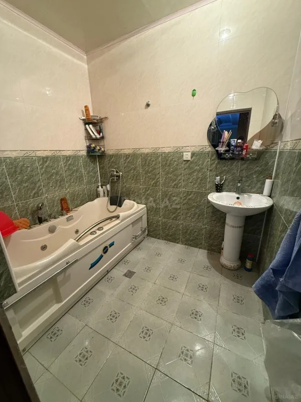 Satılır 3 otaqlı mənzil 126 m²