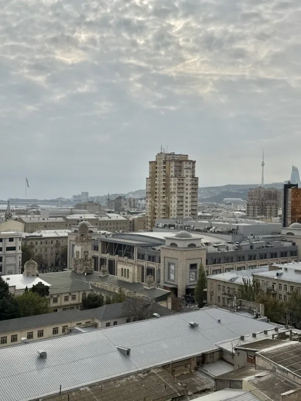 Satılır 2 otaqlı mənzil 104 m²