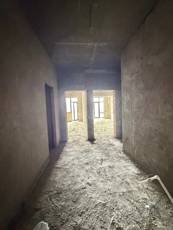 Satılır 2 otaqlı mənzil 104 m²