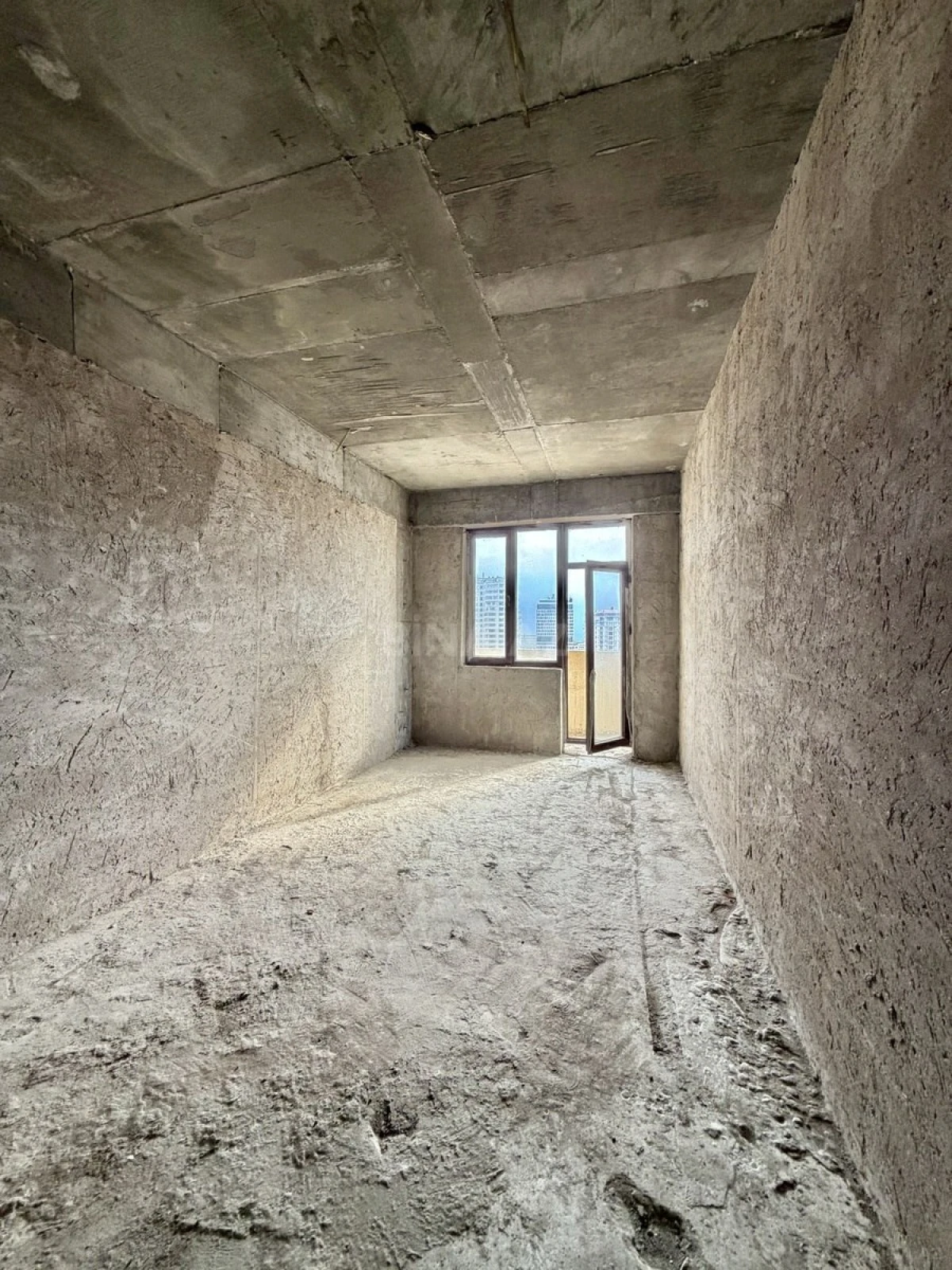 Satılır 2 otaqlı mənzil 104 m²