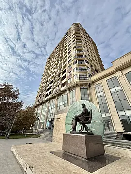 Satılır 2 otaqlı mənzil 104 m²