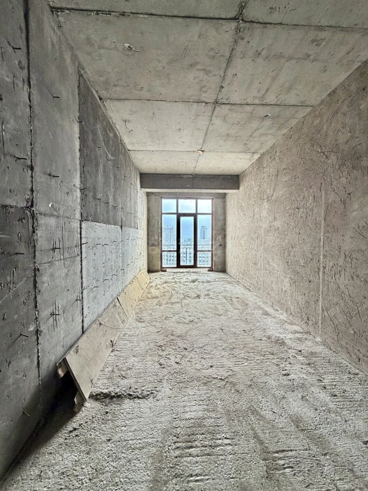 Satılır 2 otaqlı mənzil 104 m²