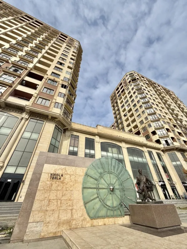 Satılır 2 otaqlı mənzil 104 m²