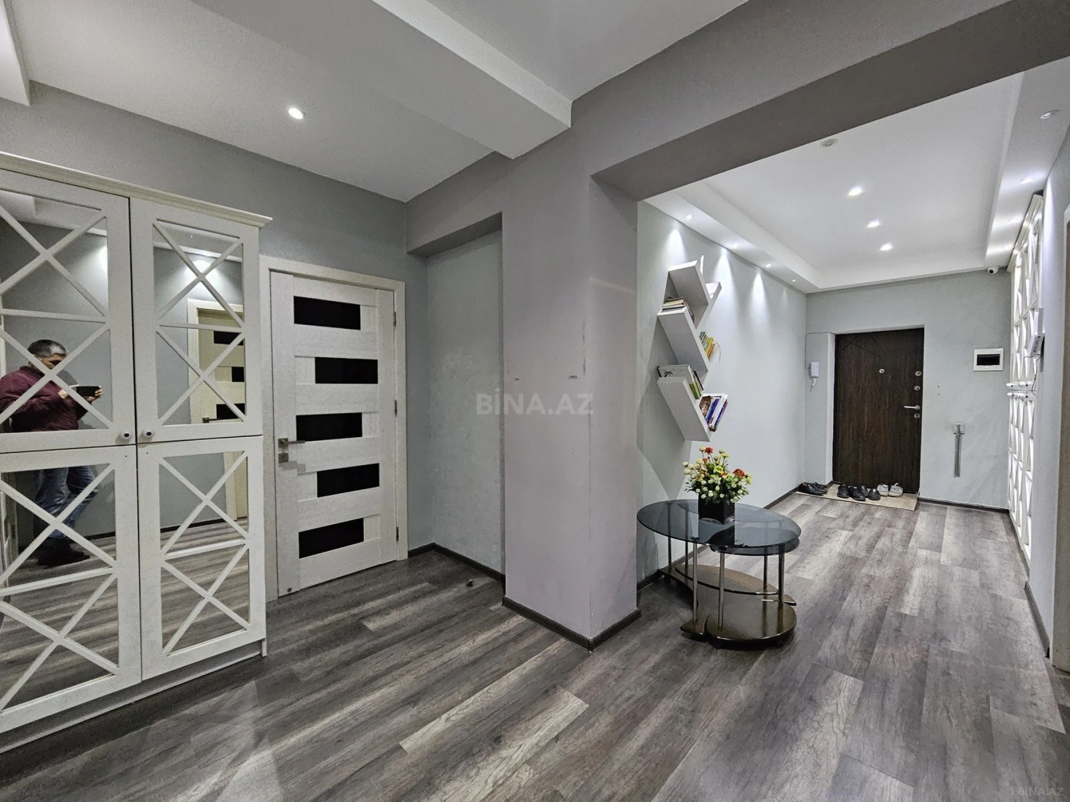 Satılır 2 otaqlı mənzil 101 m²