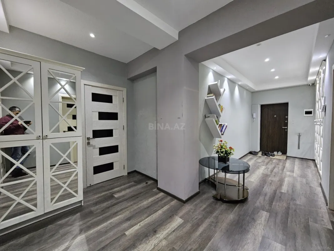 Satılır 2 otaqlı mənzil 101 m²