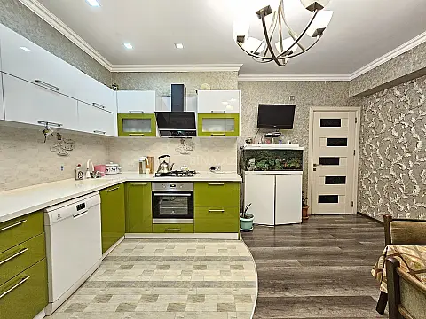 Satılır 2 otaqlı mənzil 101 m²