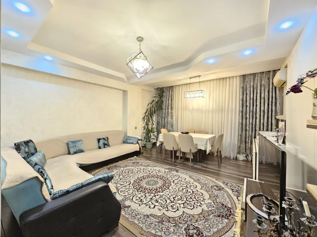 Satılır 2 otaqlı mənzil 101 m²
