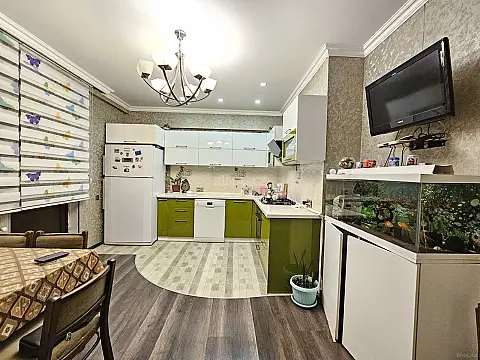 Satılır 2 otaqlı mənzil 101 m²
