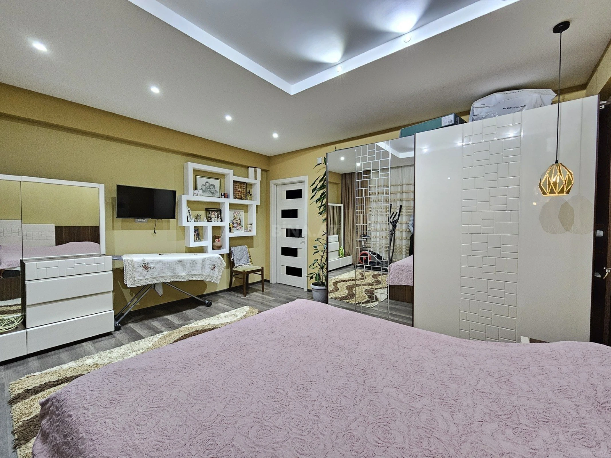 Satılır 2 otaqlı mənzil 101 m²