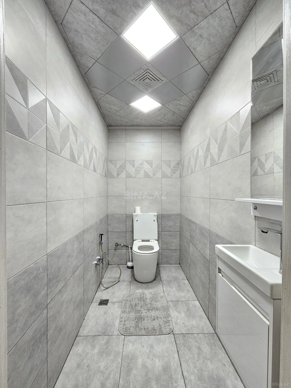 Satılır 2 otaqlı mənzil 101 m²