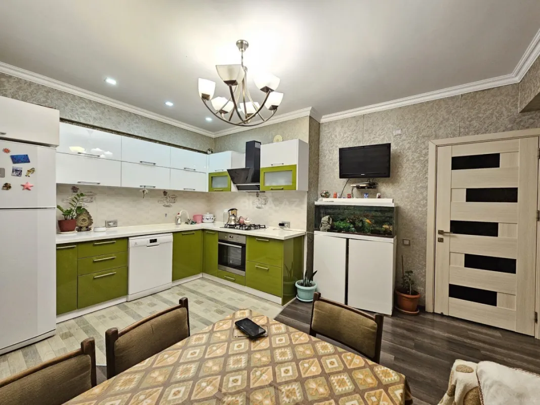 Satılır 2 otaqlı mənzil 101 m²