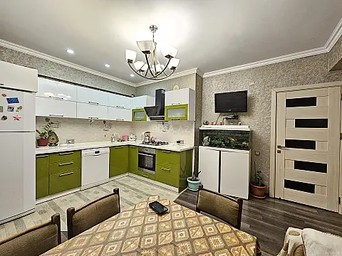 Satılır 2 otaqlı mənzil 101 m²