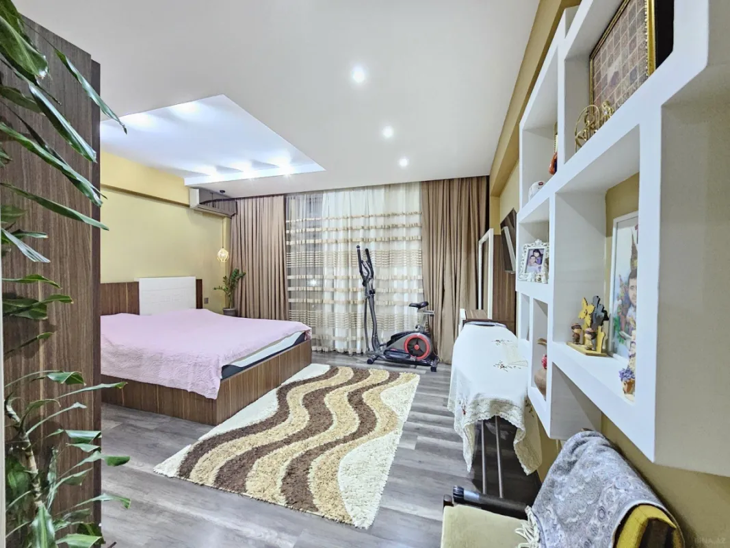 Satılır 2 otaqlı mənzil 101 m²