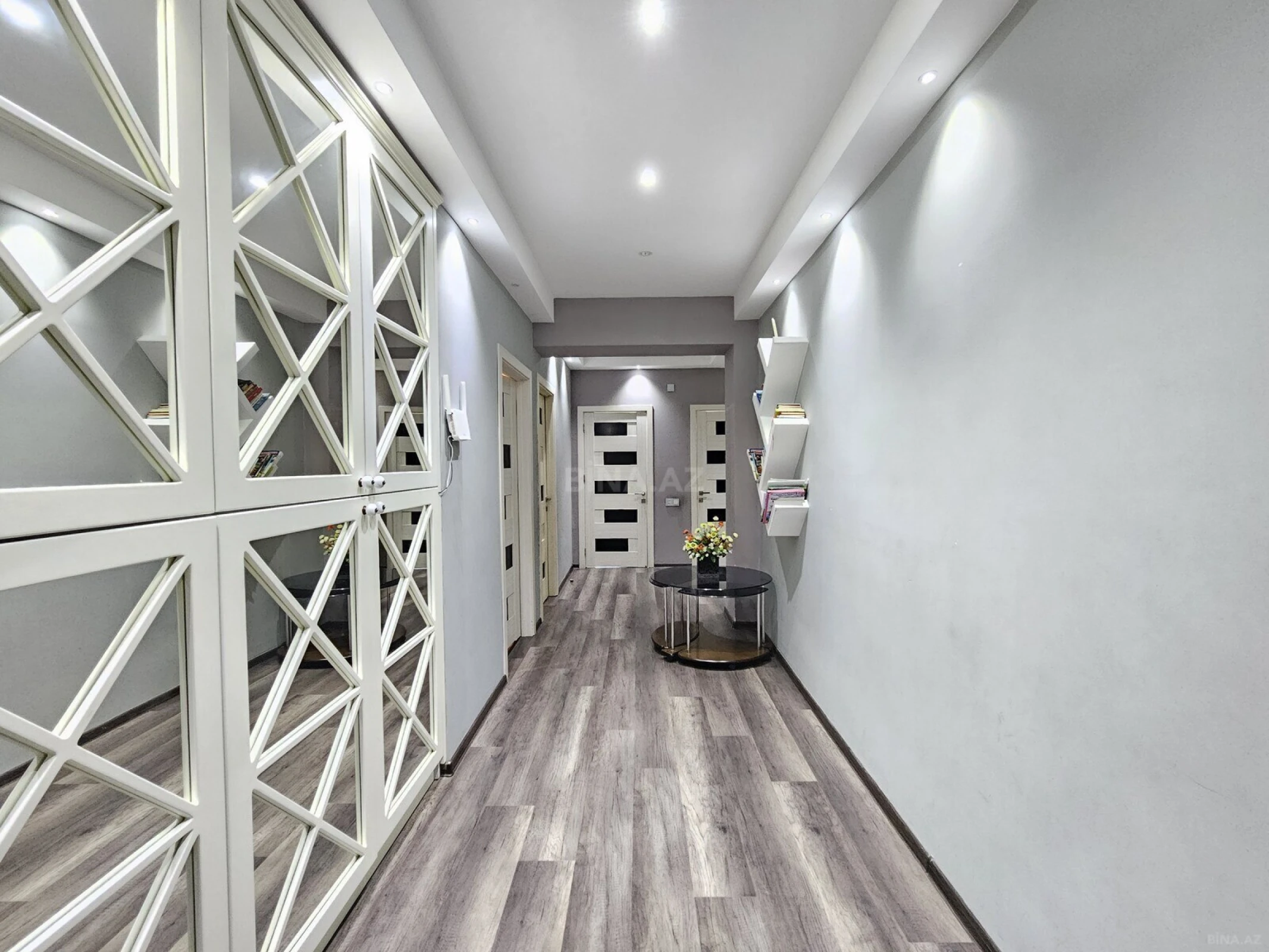 Satılır 2 otaqlı mənzil 101 m²