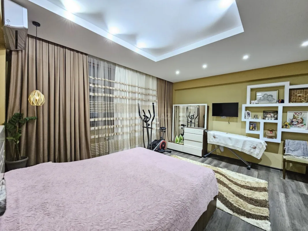 Satılır 2 otaqlı mənzil 101 m²