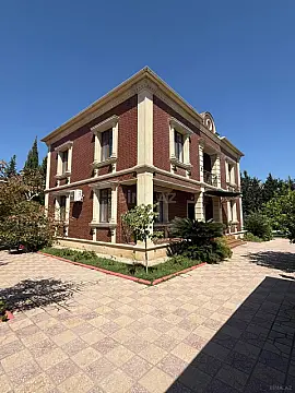 Satılır 6 otaqlı həyət evi 280 m²