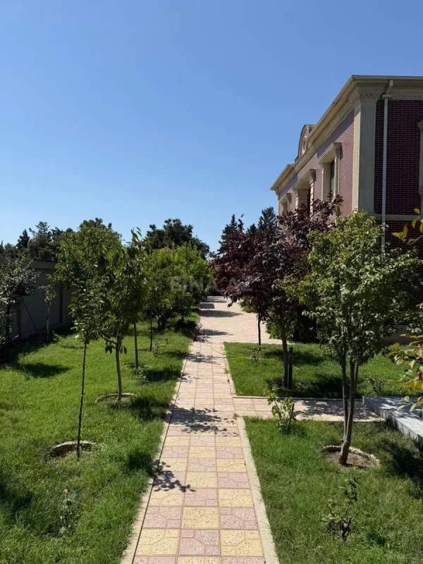 Satılır 6 otaqlı həyət evi 280 m²