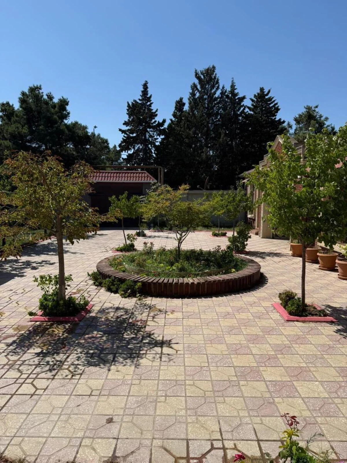 Satılır 6 otaqlı həyət evi 280 m²