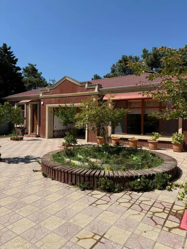 Satılır 6 otaqlı həyət evi 280 m²