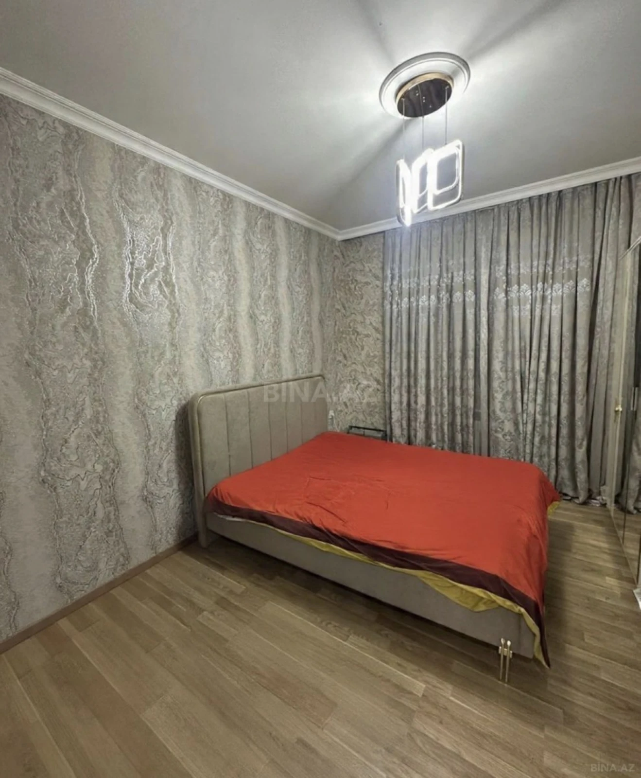 Satılır 5 otaqlı həyət evi 260 m²