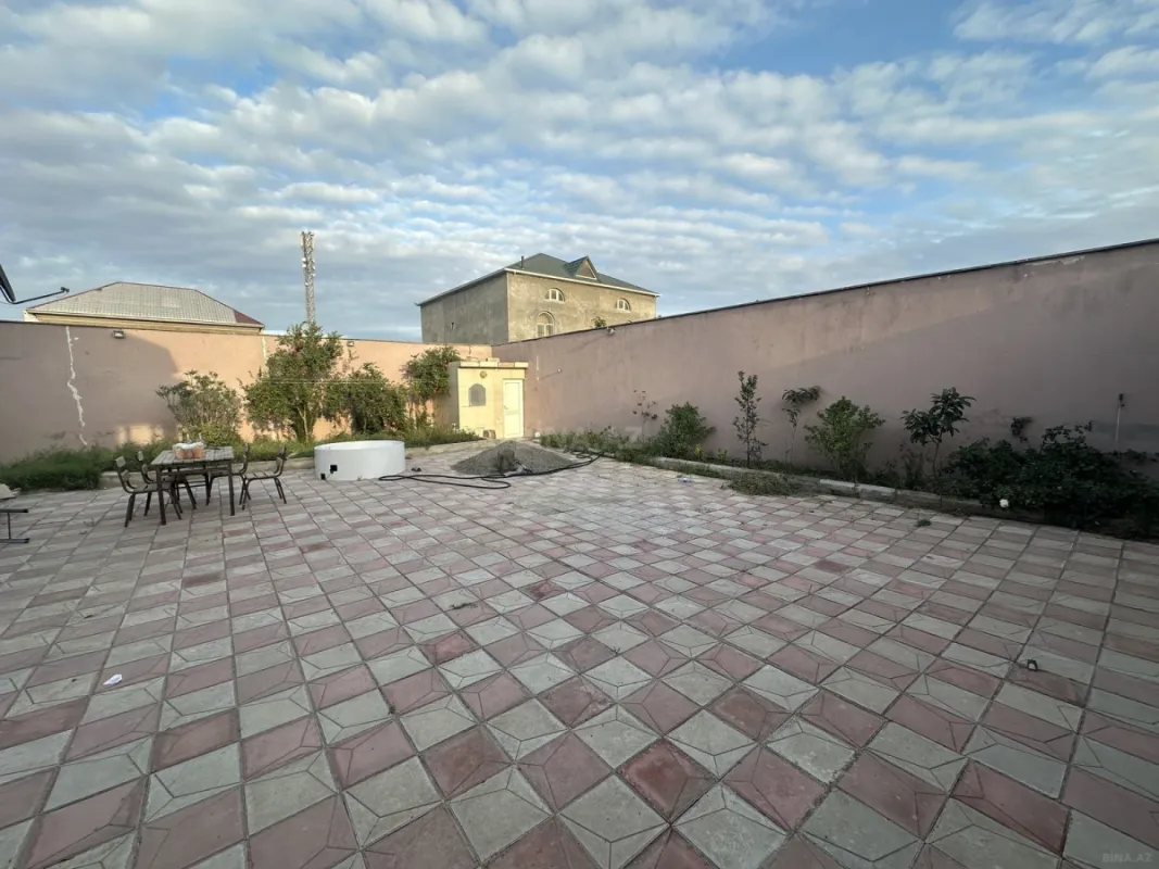 Satılır 5 otaqlı həyət evi 260 m²