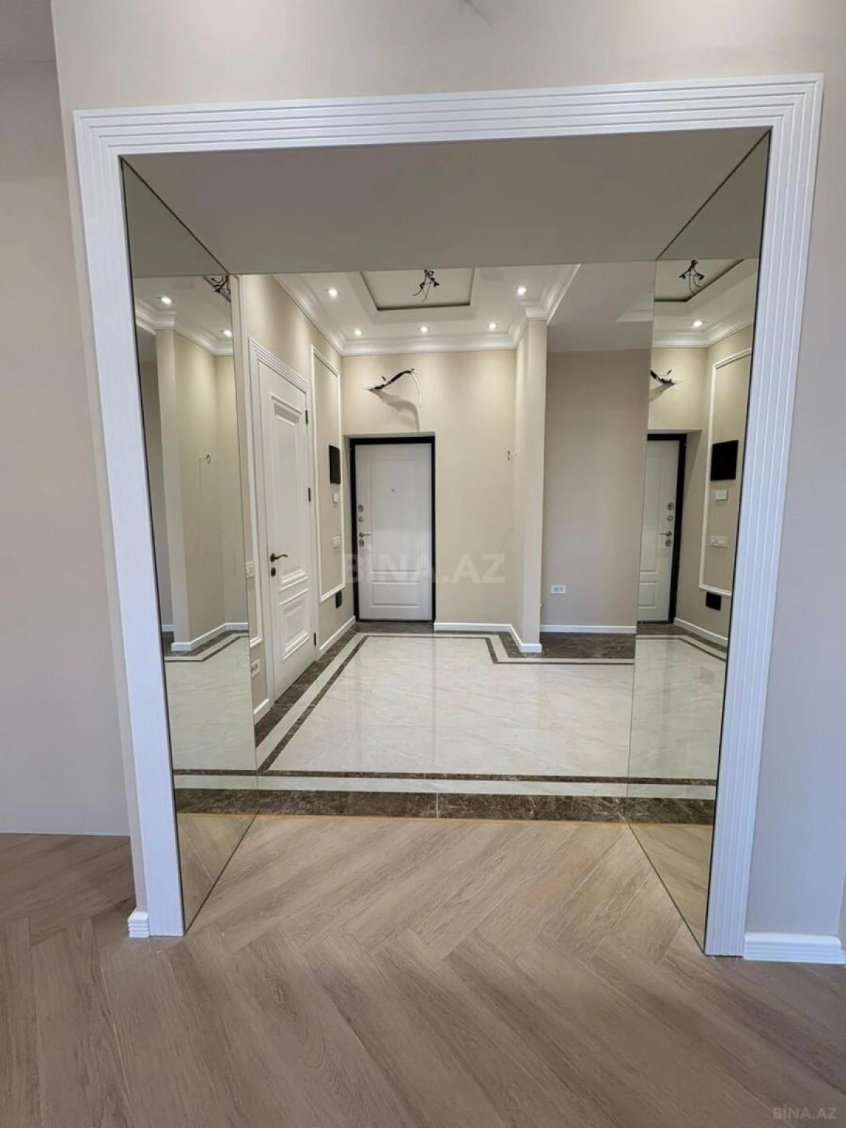 Satılır 3 otaqlı mənzil 140 m²