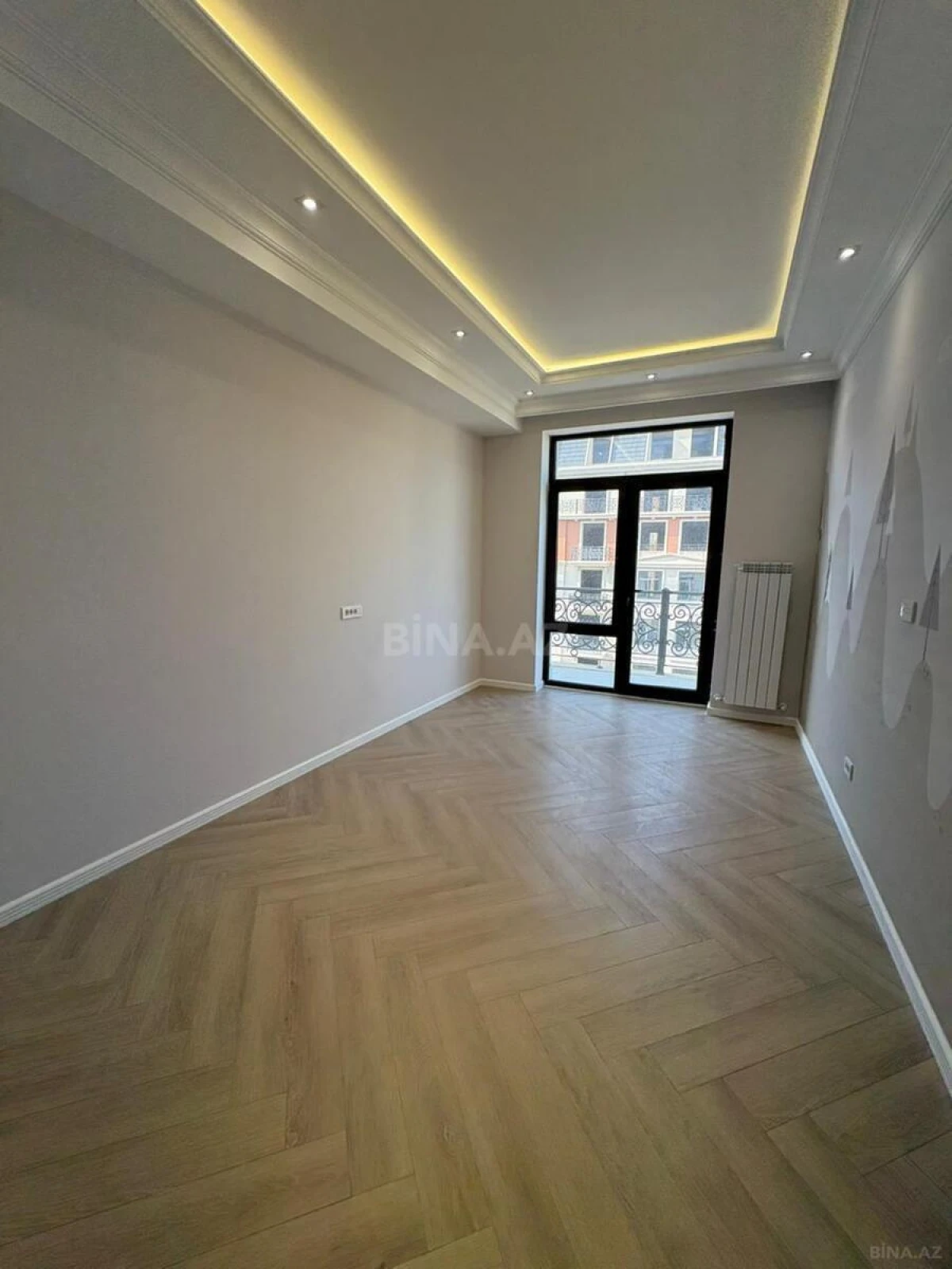 Satılır 3 otaqlı mənzil 140 m²