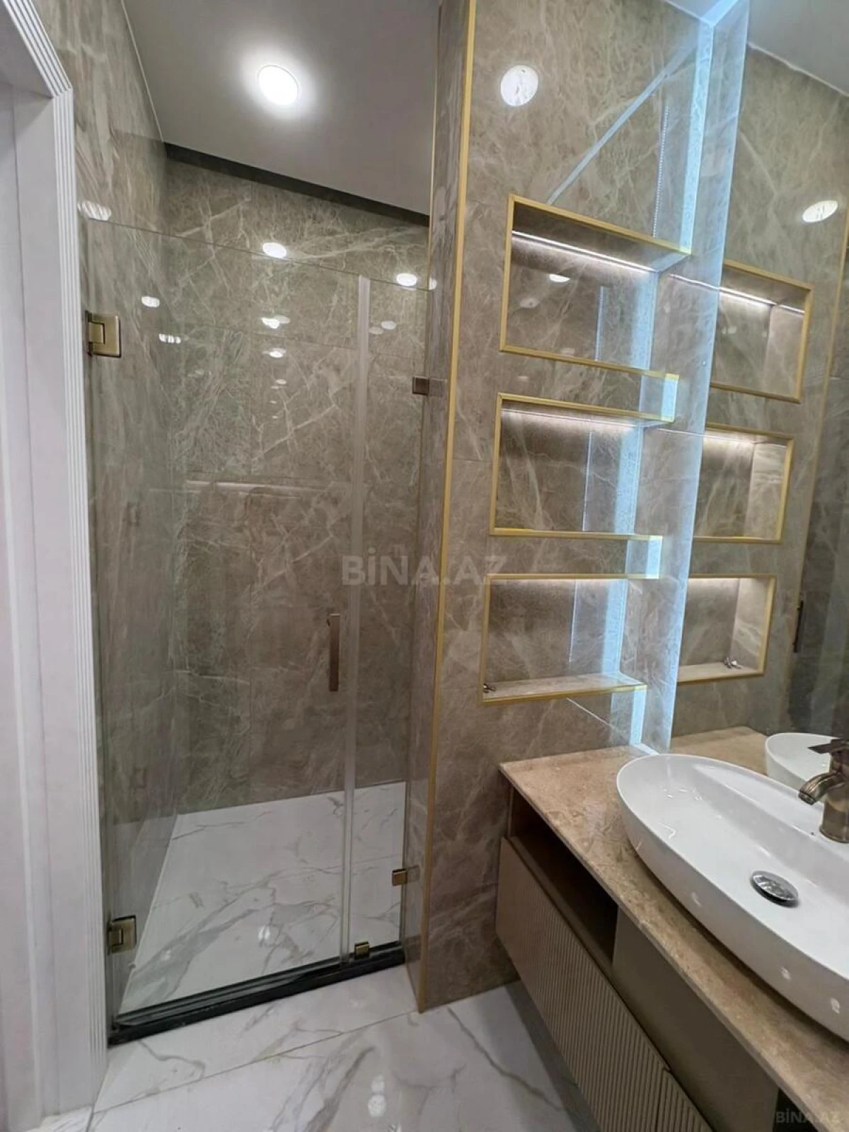 Satılır 3 otaqlı mənzil 140 m²
