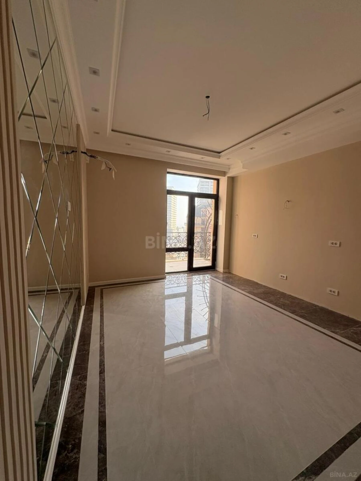 Satılır 3 otaqlı mənzil 140 m²