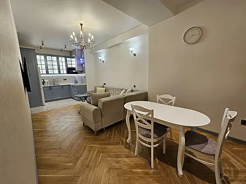 Kirayə verilir 2 otaqlı mənzil 65 m²