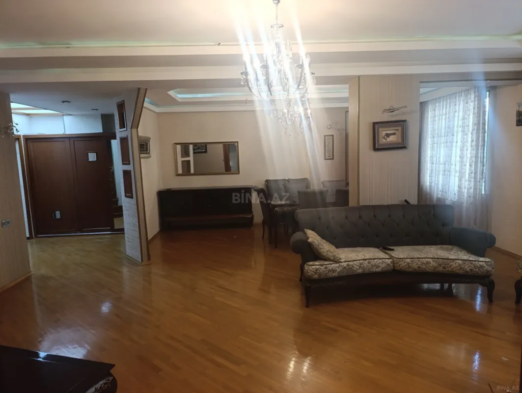 Satılır 5 otaqlı mənzil 186 m²