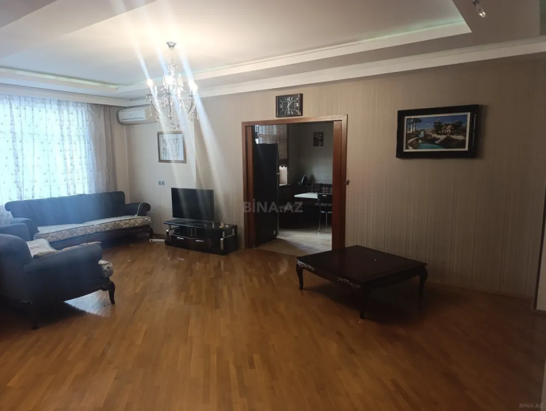 Satılır 5 otaqlı mənzil 186 m²
