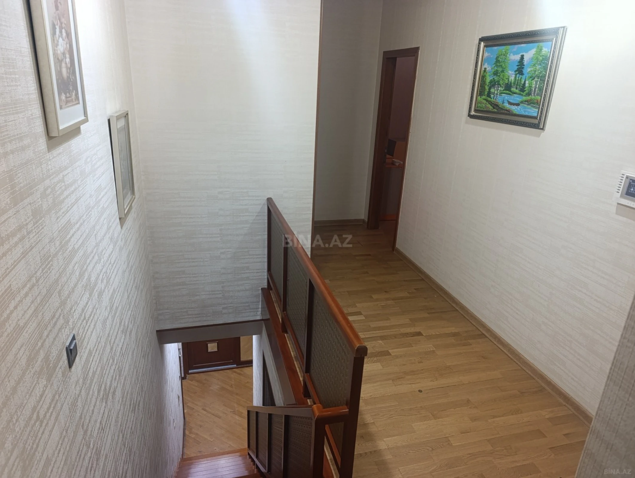 Satılır 5 otaqlı mənzil 186 m²