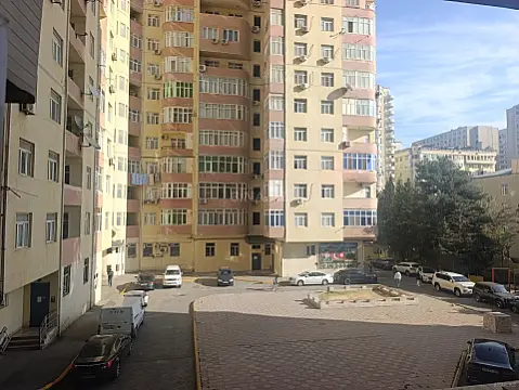 Satılır 5 otaqlı mənzil 186 m²