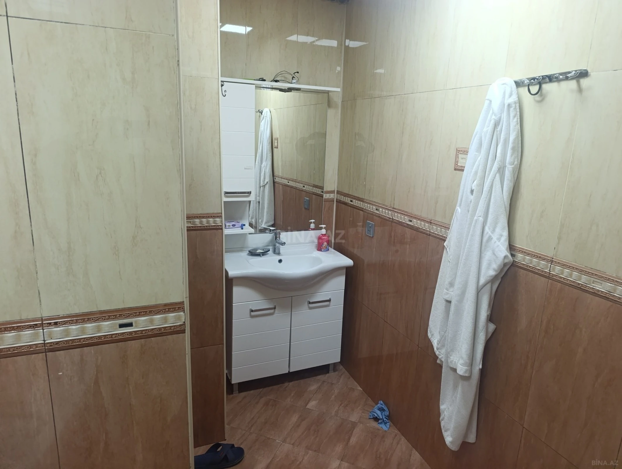 Satılır 5 otaqlı mənzil 186 m²