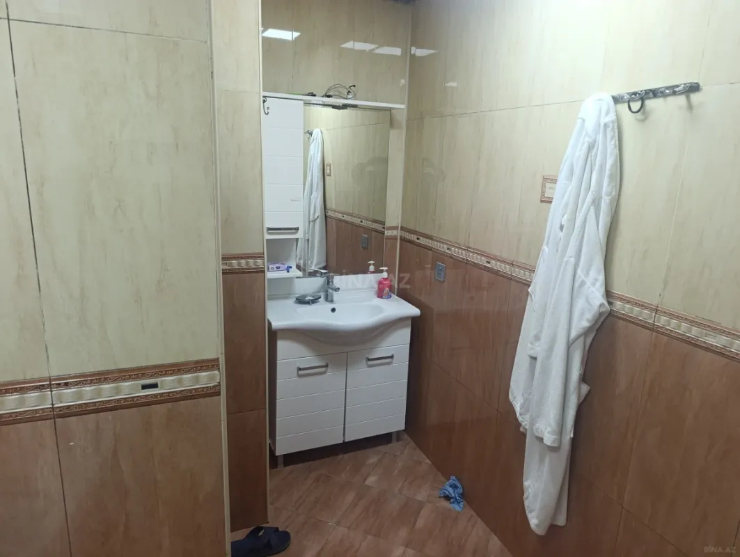 Satılır 5 otaqlı mənzil 186 m²