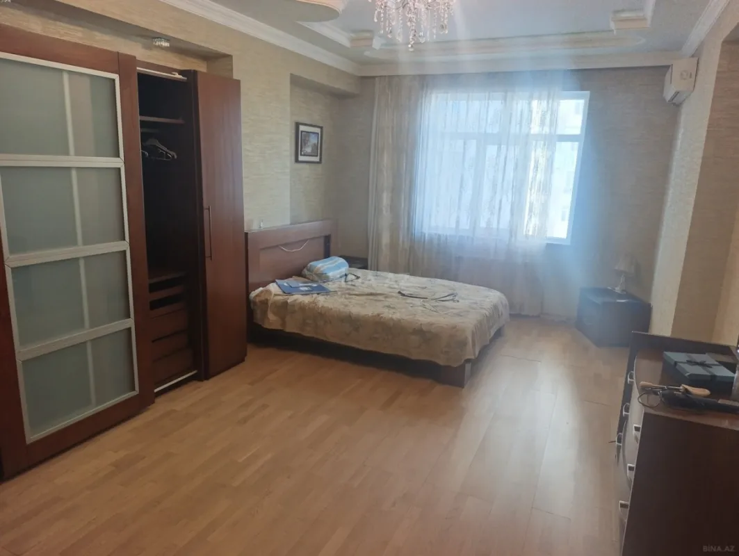 Satılır 5 otaqlı mənzil 186 m²