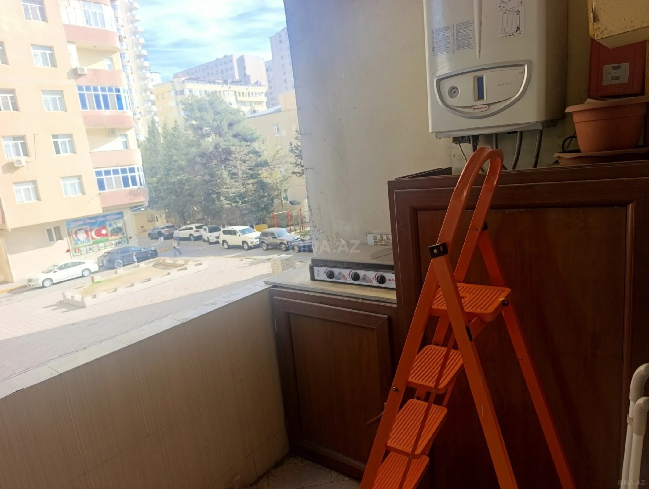 Satılır 5 otaqlı mənzil 186 m²