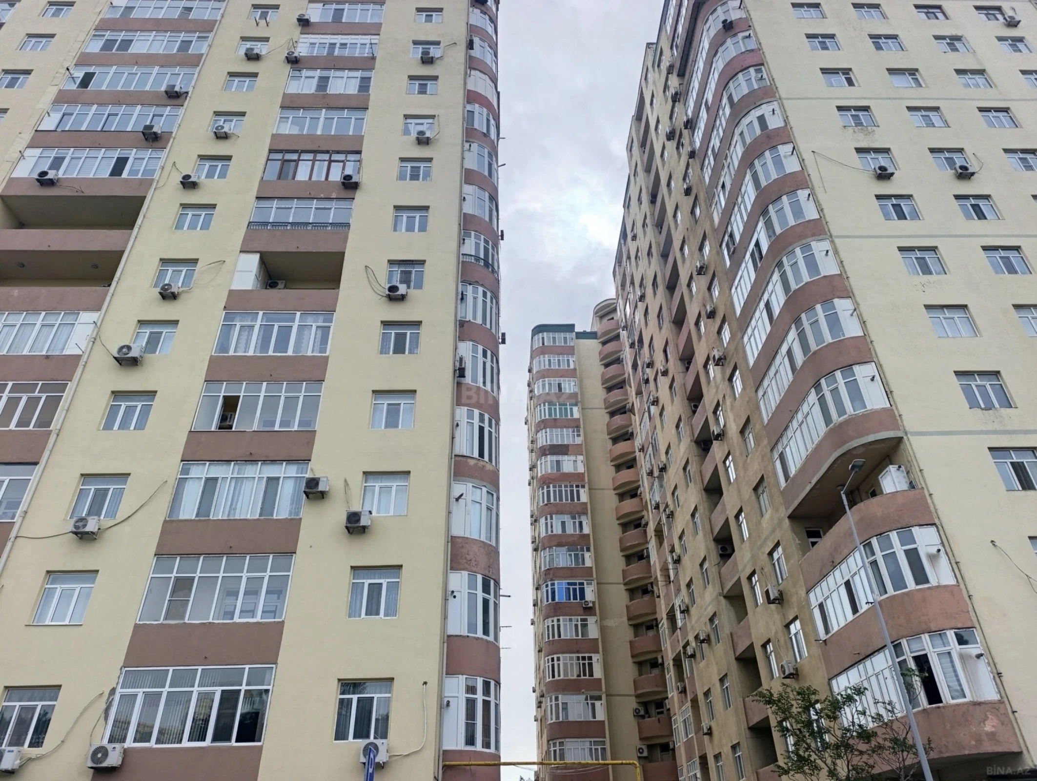 Satılır 5 otaqlı mənzil 186 m²