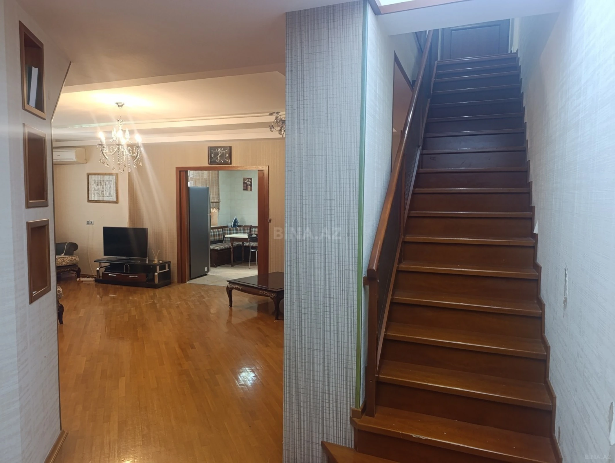 Satılır 5 otaqlı mənzil 186 m²