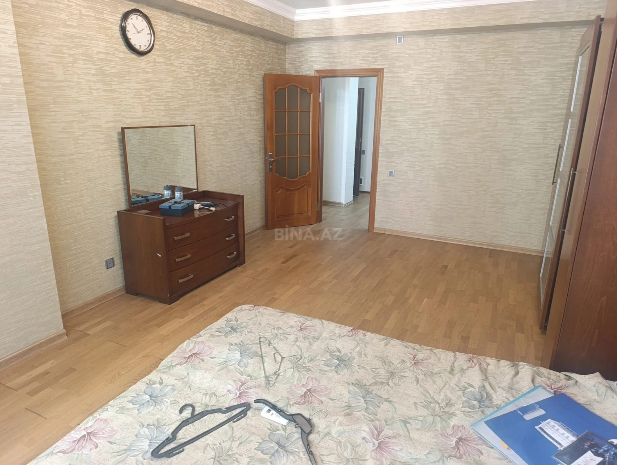 Satılır 5 otaqlı mənzil 186 m²