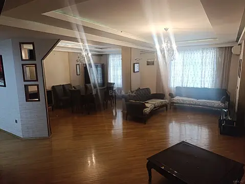 Satılır 5 otaqlı mənzil 186 m²