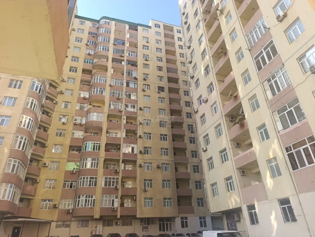 Satılır 5 otaqlı mənzil 186 m²